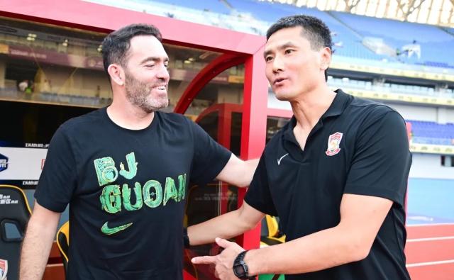 半岛体育官网-邵佳一战旧主却难救主 国安最后时刻取消送温暖