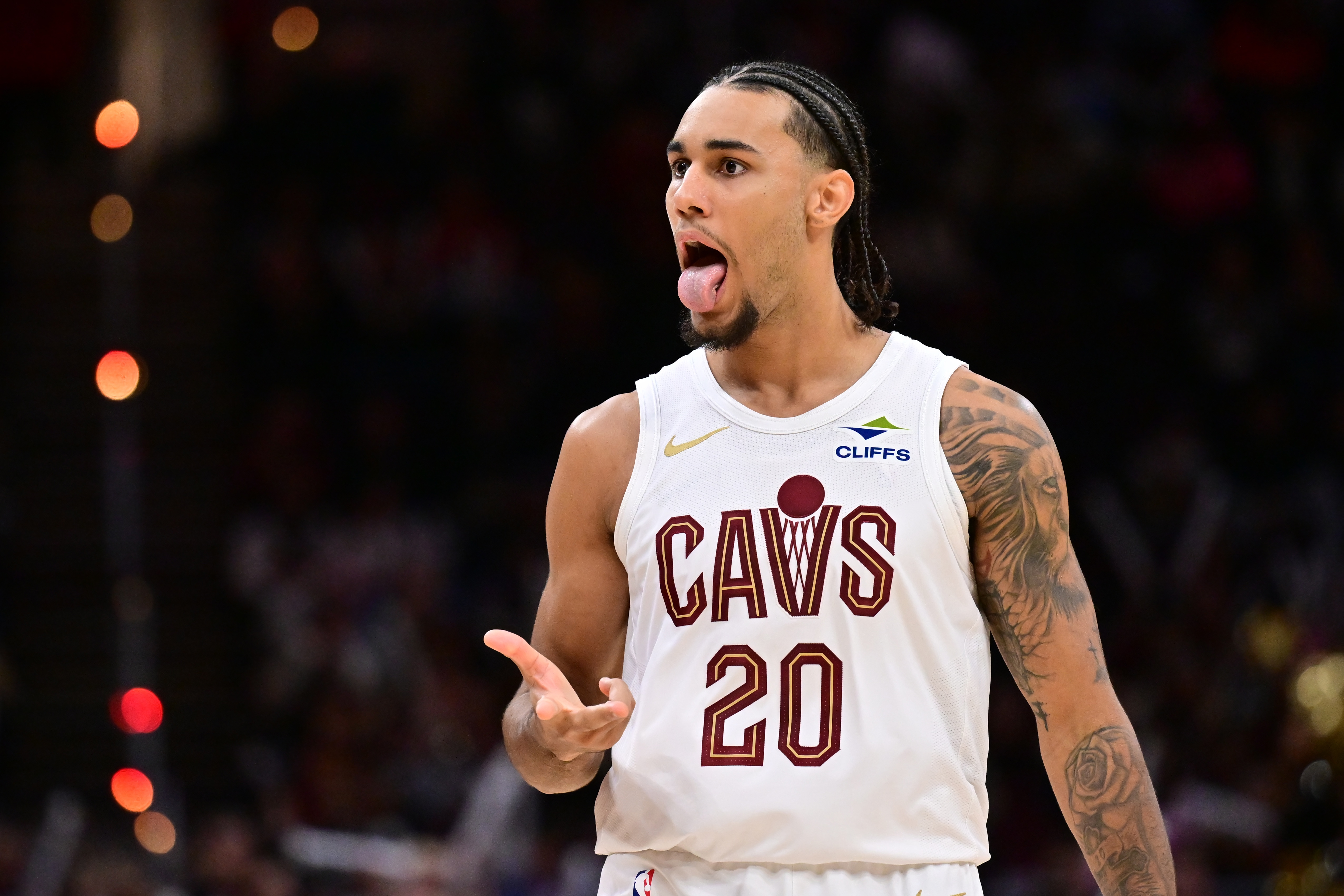 半岛体育官网-生涯新高!泰森冲筐上篮再中 个人已经砍下33分